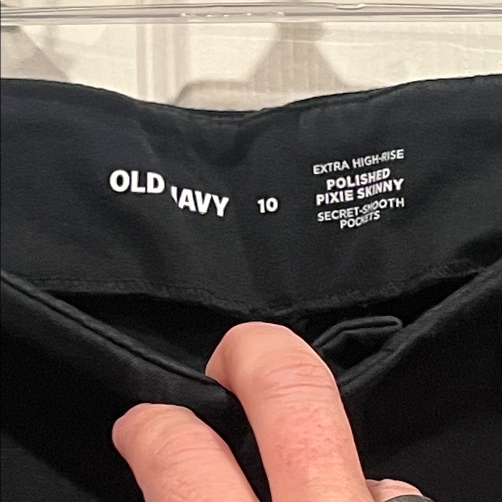 Old Navy Women's Black Trousers - Picture 2 of 8